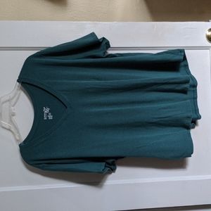 ✨4/$20 Teal colored v-neck t-shirt Terra & Sky size 2x